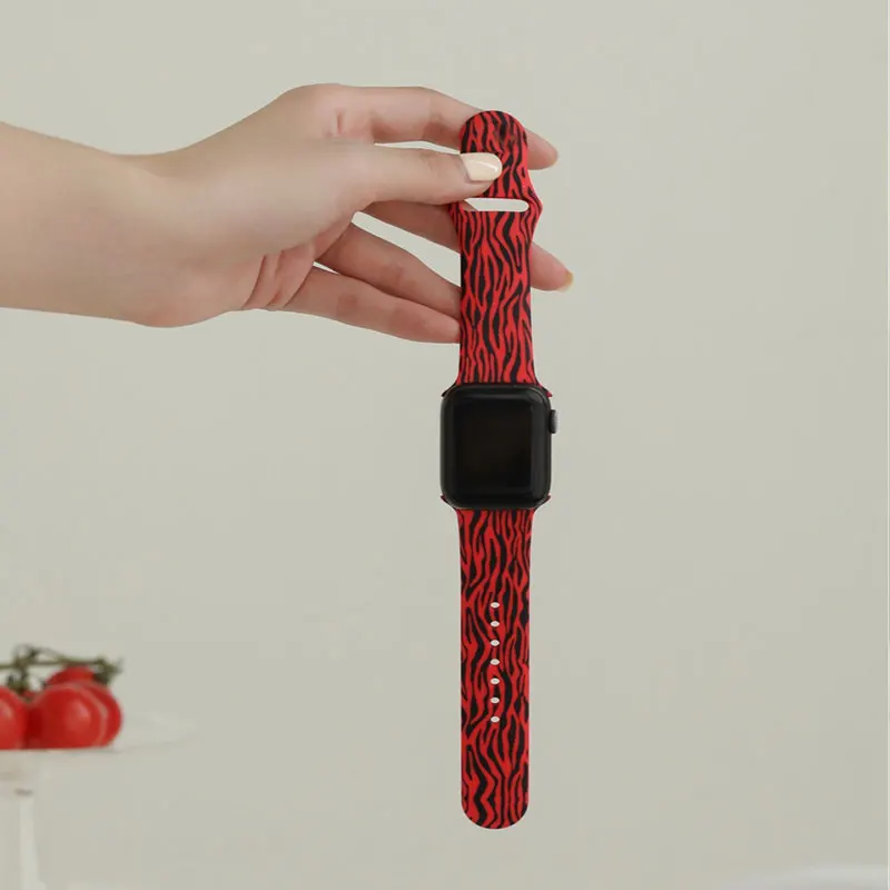 

Ремешок силиконовый для Apple Watch Band 44 мм 45 мм iWatch 7 6 5 4 3 SE, браслет с узором из углеродного волокна для Apple Watch, 40 мм 42 мм