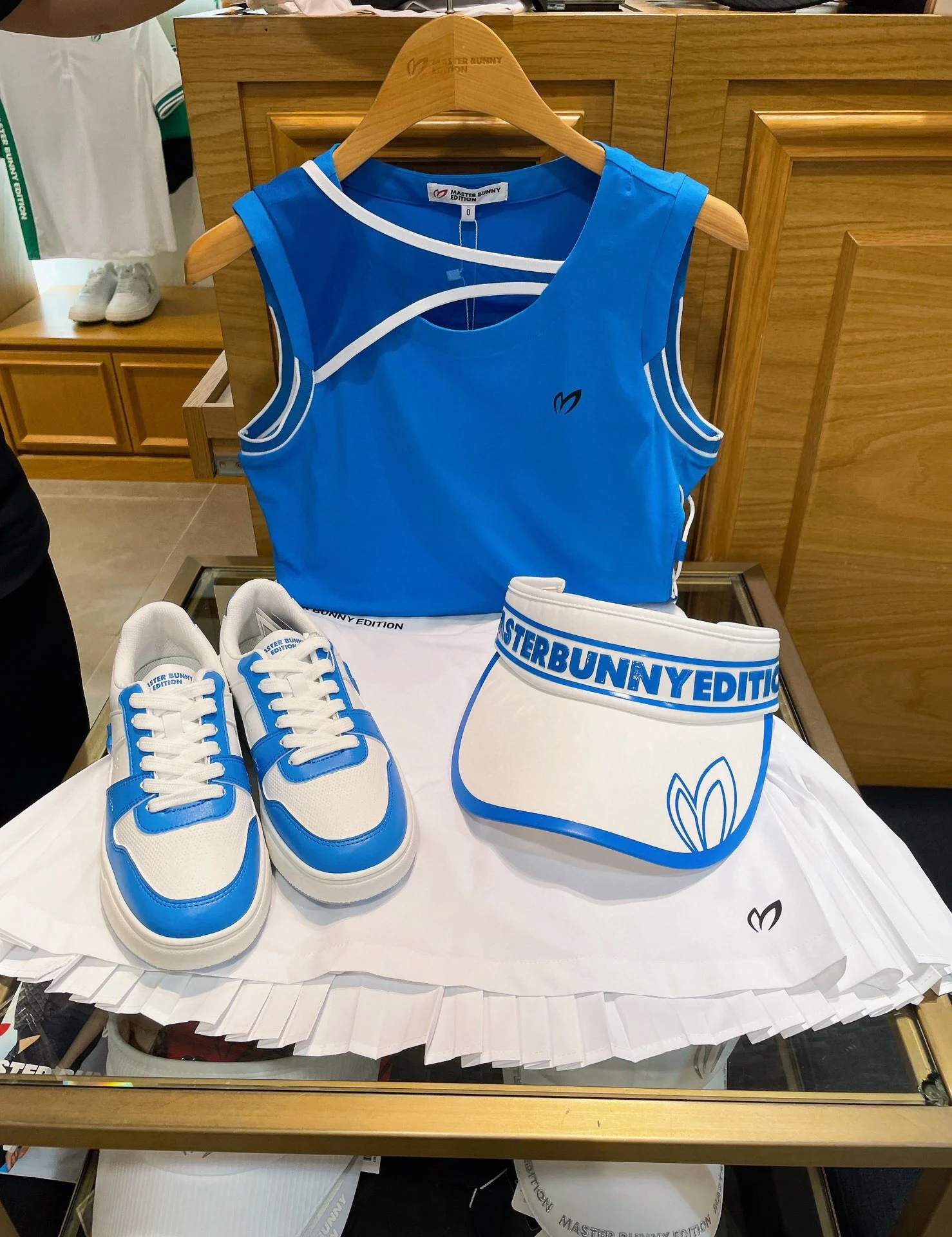 

Short sleeveless sexy fashion foreign style Golf clothing ladies blouse two colors Korean version of sports golf clothing