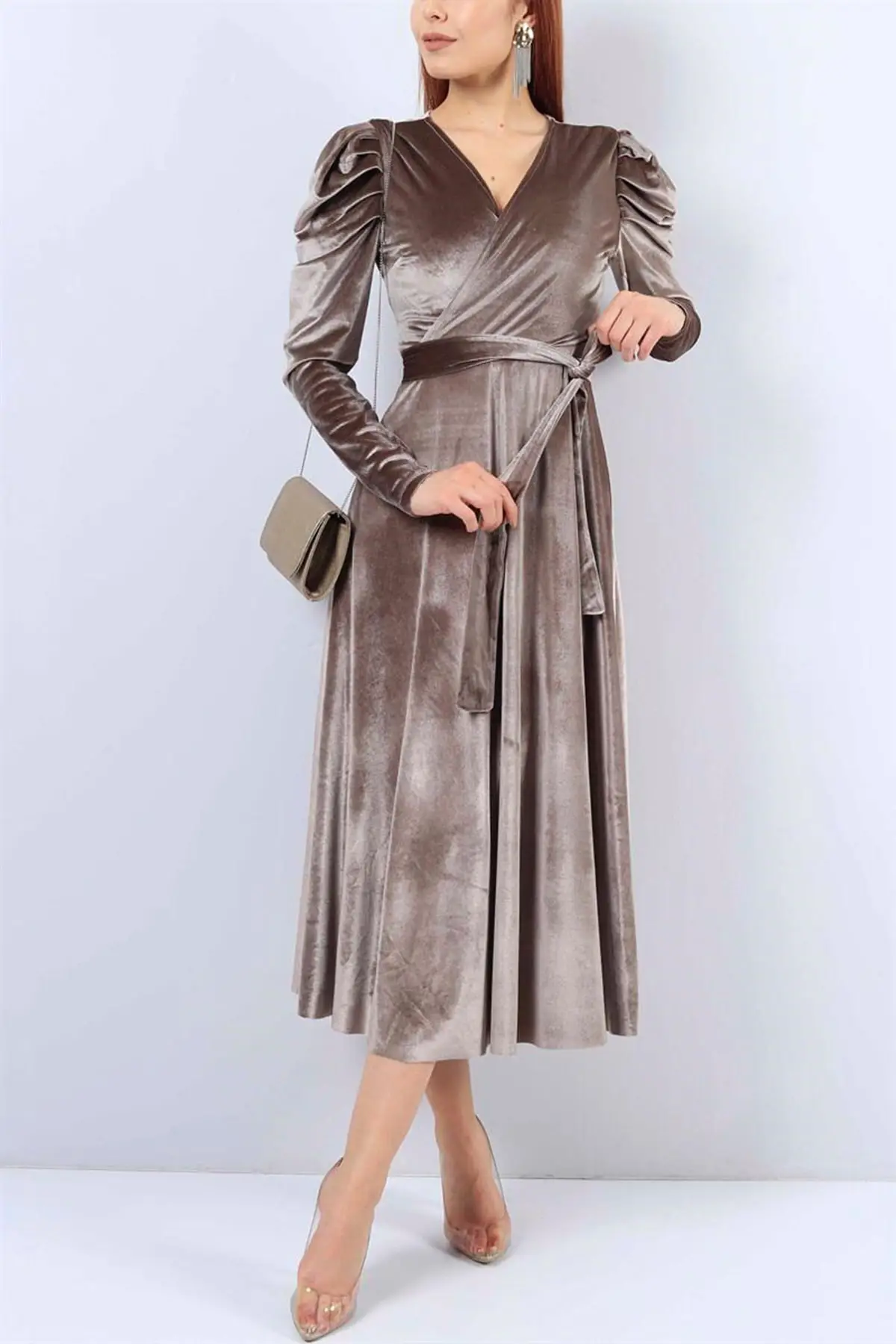 

Двойной воротник до груди бархатное платье средней длины с поясом