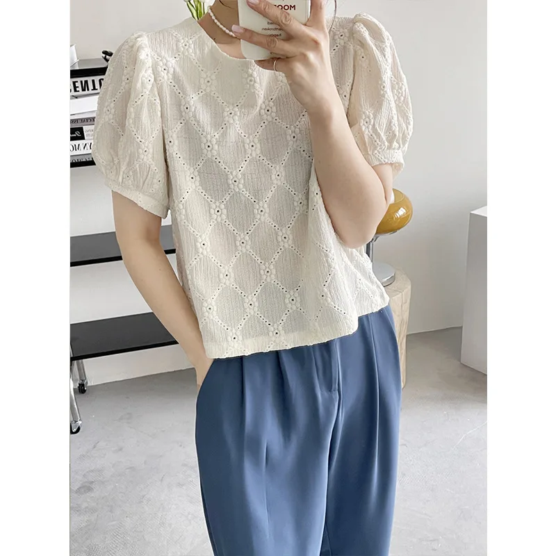 

2022 Summer Round Neck Shirt Women's Pure Desire Hollow French Gentle Port Style Retro Commuter Top
