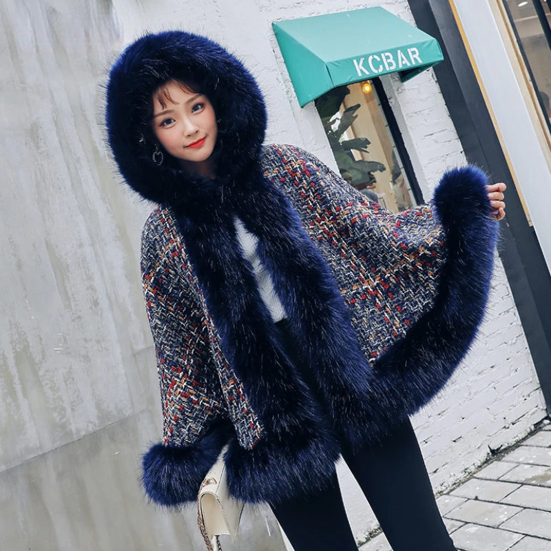 

Winter Women Tweed Capes Jacket Hooded Shawl Cloak Faux Fox Fur Collar Hoodies Coat Woolen Casual Batwing Ponchos Cardigan Tops