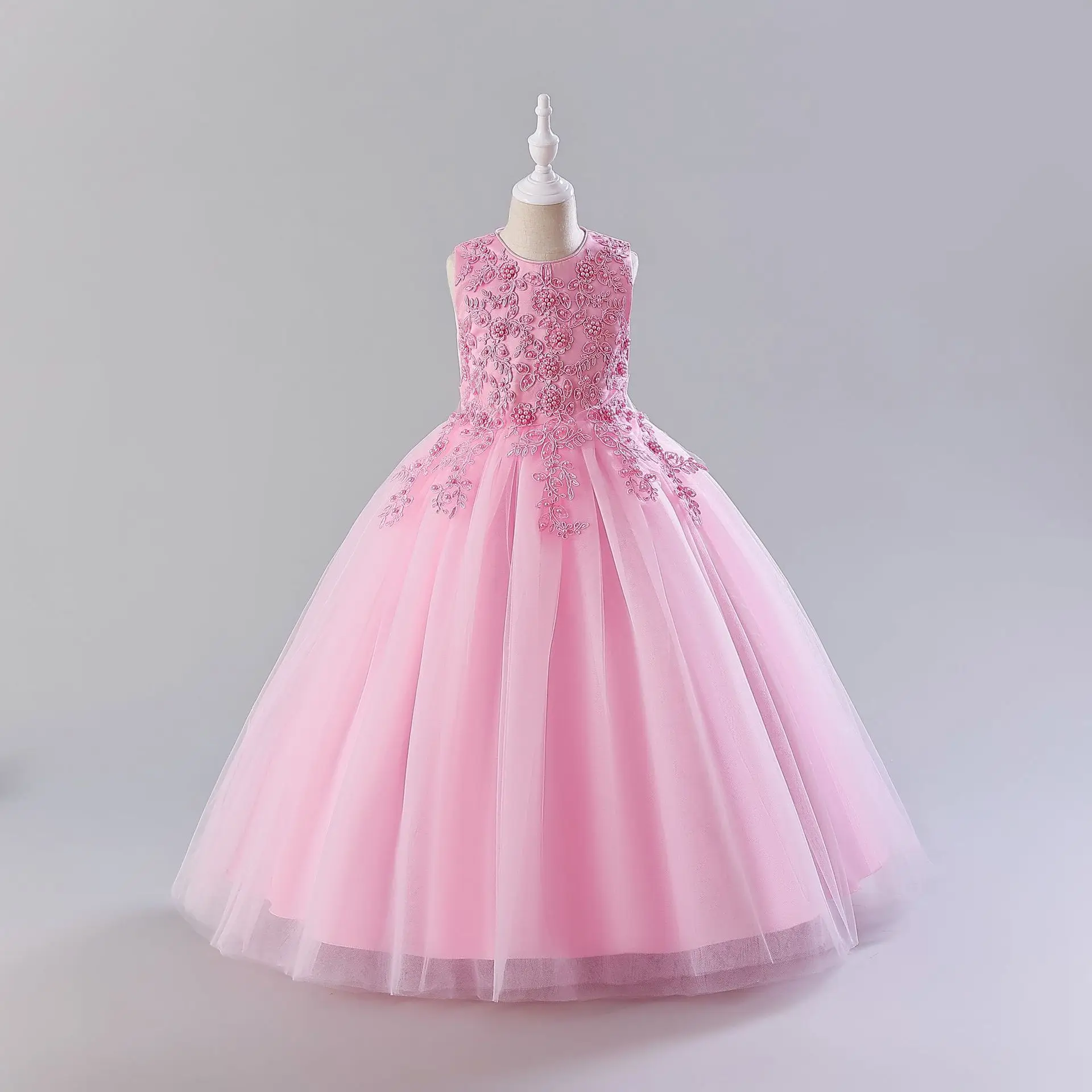 Длинное детское платье с жемчужной вышивкой и пышной вуалью вечернее принцессы