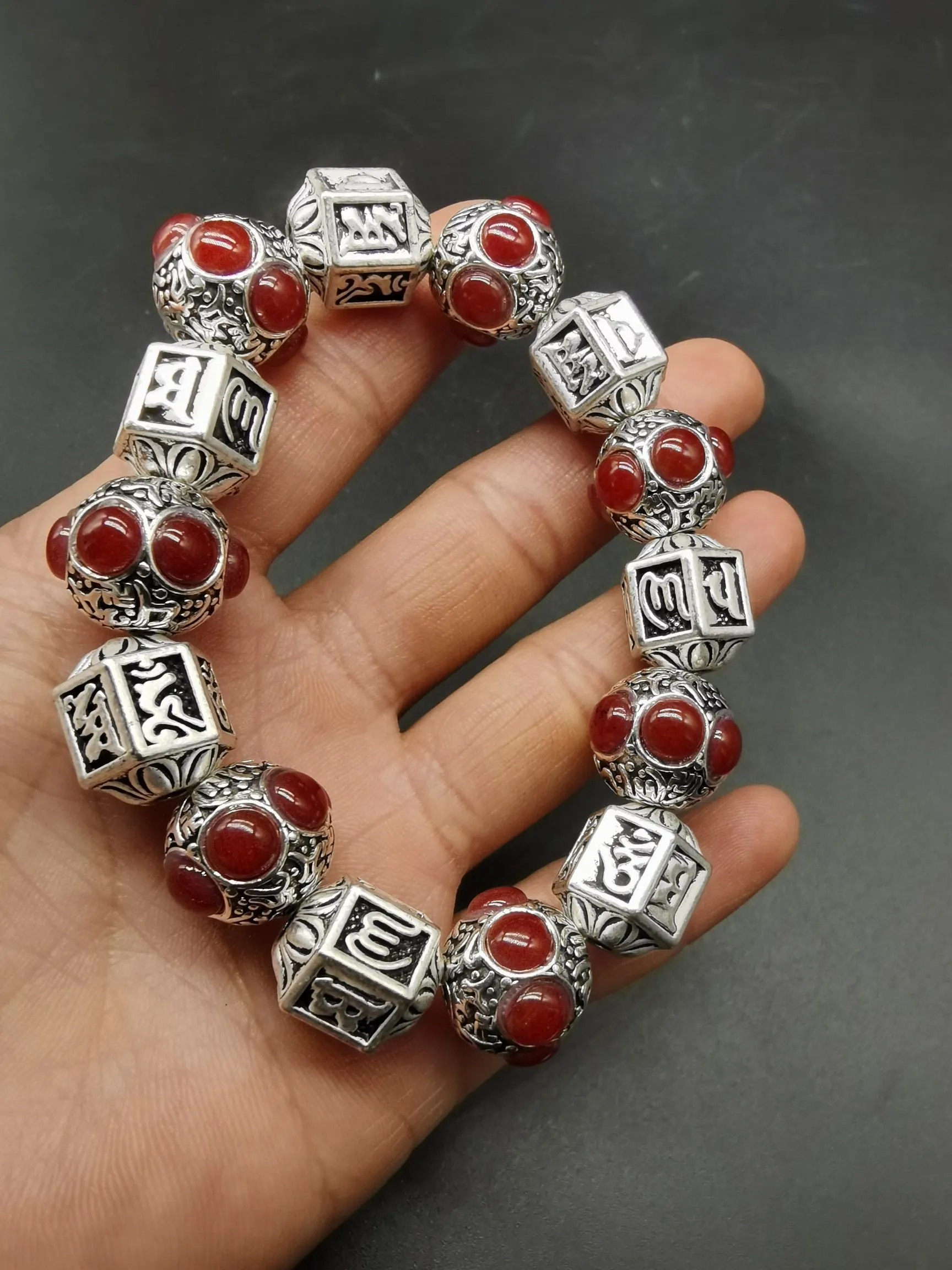 

China Elaborate Tibetan Silver Mosaic Gemstone Lucky“Auspicious”Bracelet/Necklace Metal Handicraft Decoration Home Decoration