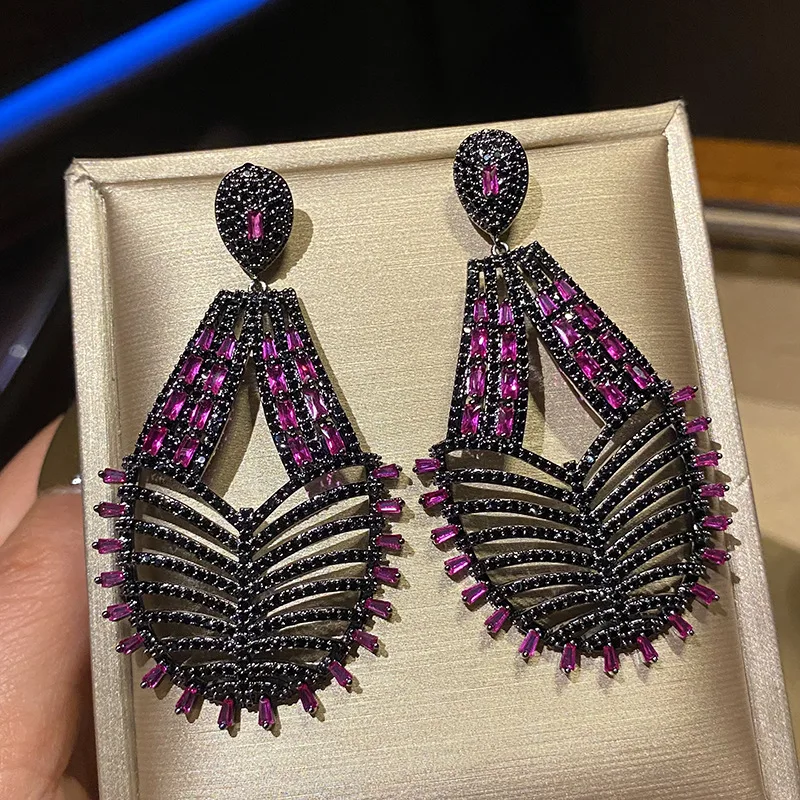 

2023 Women Vintage Black Set with Red Diamond Feather Leaves Exaggerated Earrings