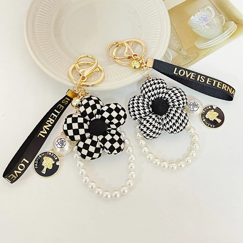 

pearl tassel houndstooth small flower beauty head car key chain pendant creative cute diamond accessories decoration wholesale