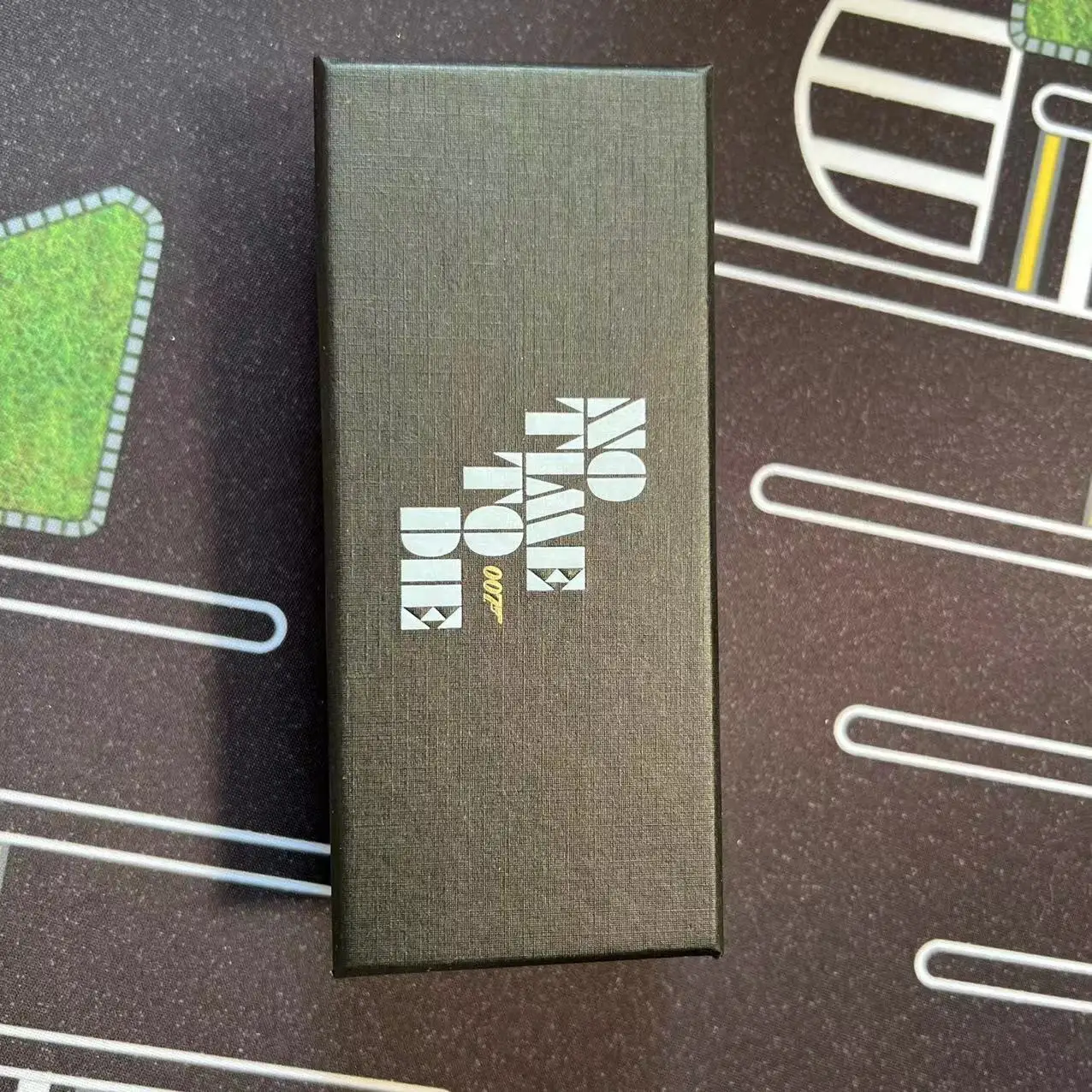 007 брелок модели автомобиля