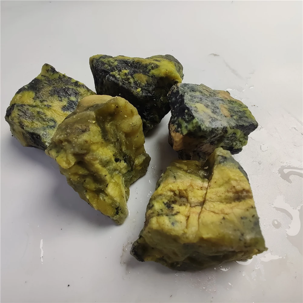 Иконка крит удар. Тсилаизит турмалин. Флакон для духов из камня. Парфюмерная вода the house of oud crop. Камень духов.