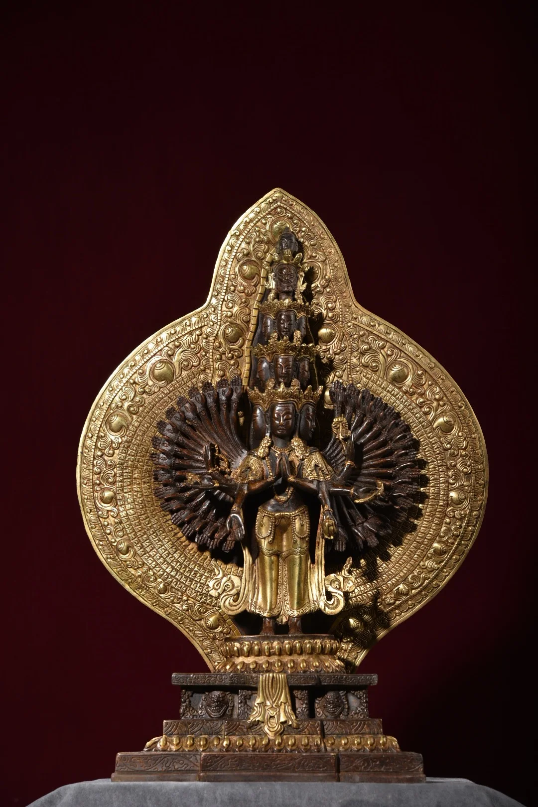 

18"Tibet Temple Collection Old Bronze Gilded 1000 Arm Guanyin Bodhisattva Backlight Buddha Platform Standing Buddha Worship Hall