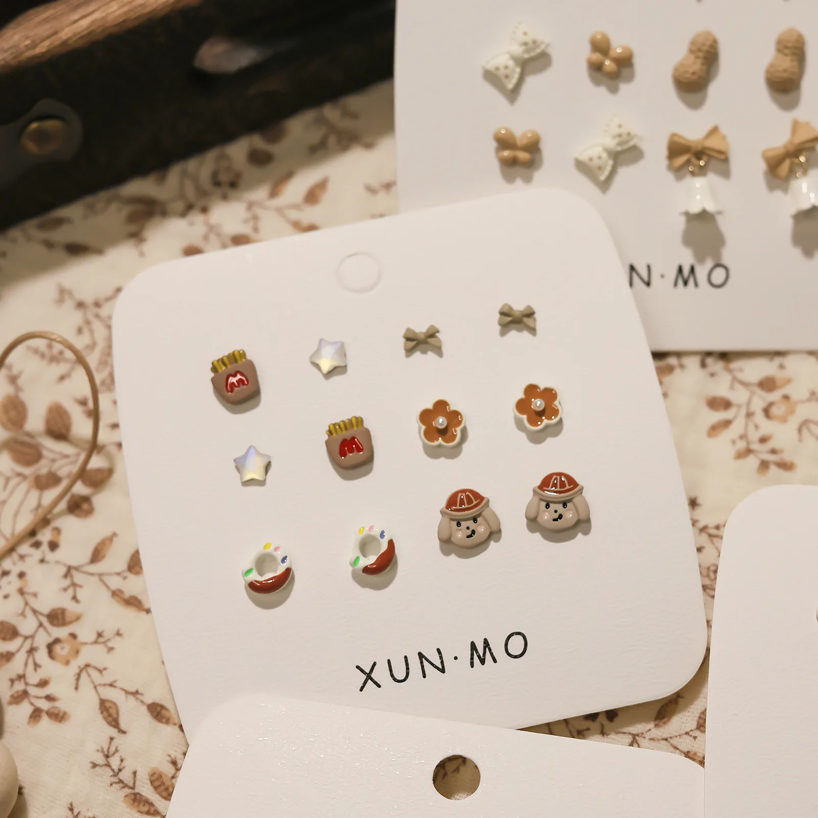 Осень и зима 2024 новый комплект серег-гвоздиков в стиле ретро Maillard Color Series