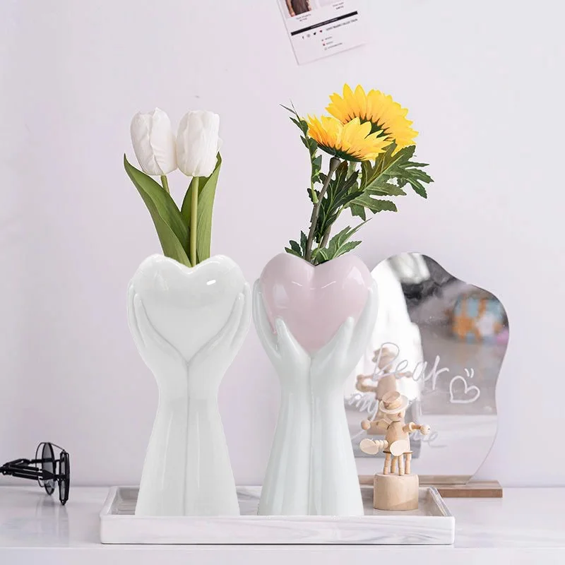 

Creative Hand Vase Ceramic Heart Flower Vase Nordic Style Art Plant Flower Pot Home Desktop Decor Office Living Room Ornament