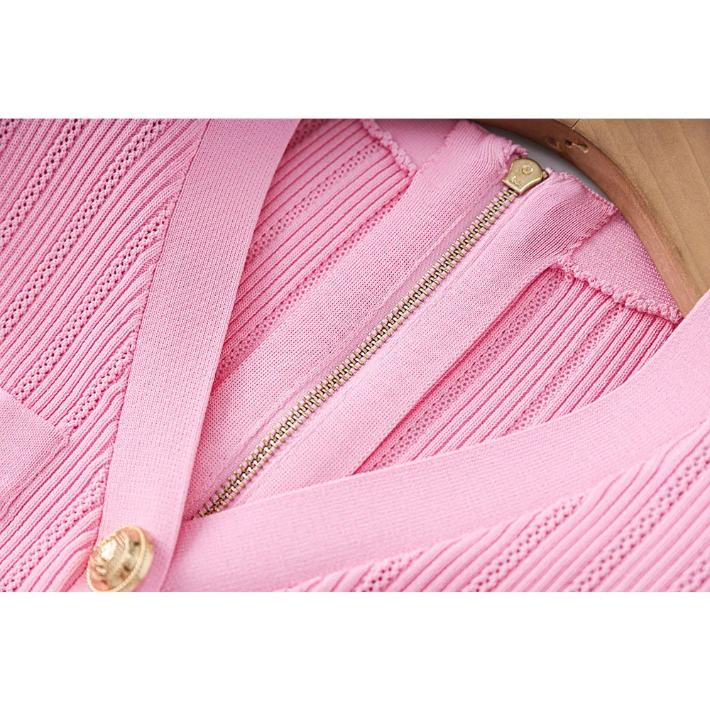 Женское трикотажное мини-платье на пуговицах с V-образным вырезом и коротким