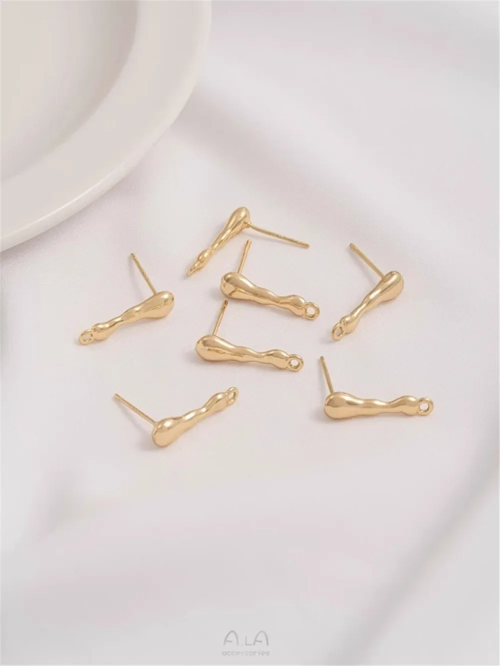 Необычные караст-капли воды в обертке из 14-каратного золота с подвесными