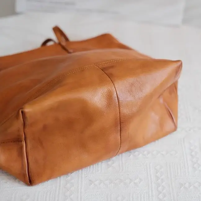 Сумка-тоут женская из мягкой кожи на молнии вместительный нишевый портфель для