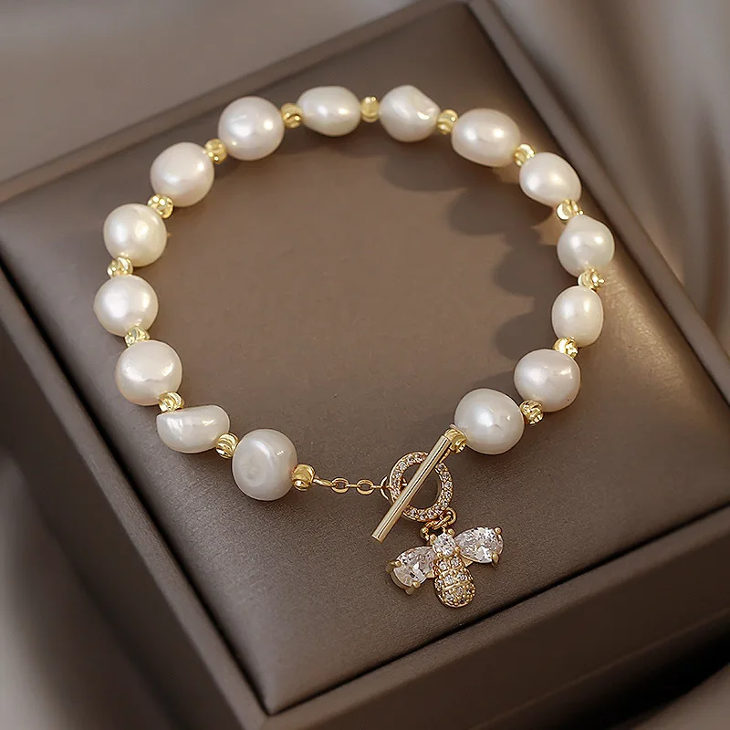 

Baroque freshwater pearl bracelet niche retro style senior sense bee pendant light luxury zircon hand string wholesale gift hot