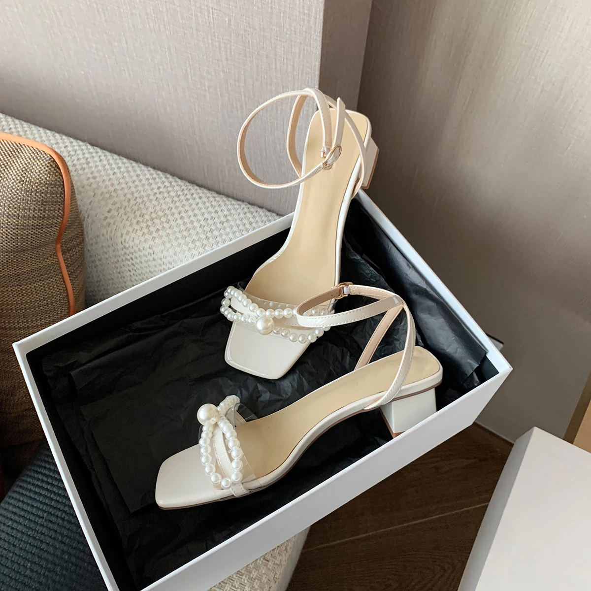 

Beading Chains Design Women Shoes Bow Knot Sandals Open Toe Square Heels Buckle Strap Slingback Casual Pumps Chic Mules PVC