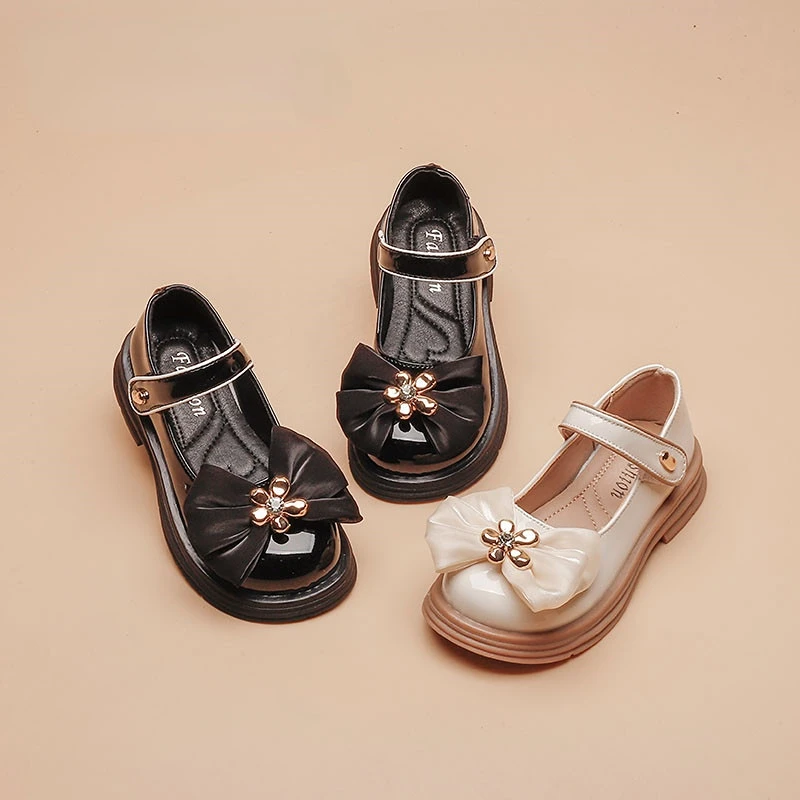 

Girls Leather Shoes Spring Fashion Children Rhinestone Bow Princess Shoe Students Shallow Soft Sole Single Shoes أحذية غير رسمية