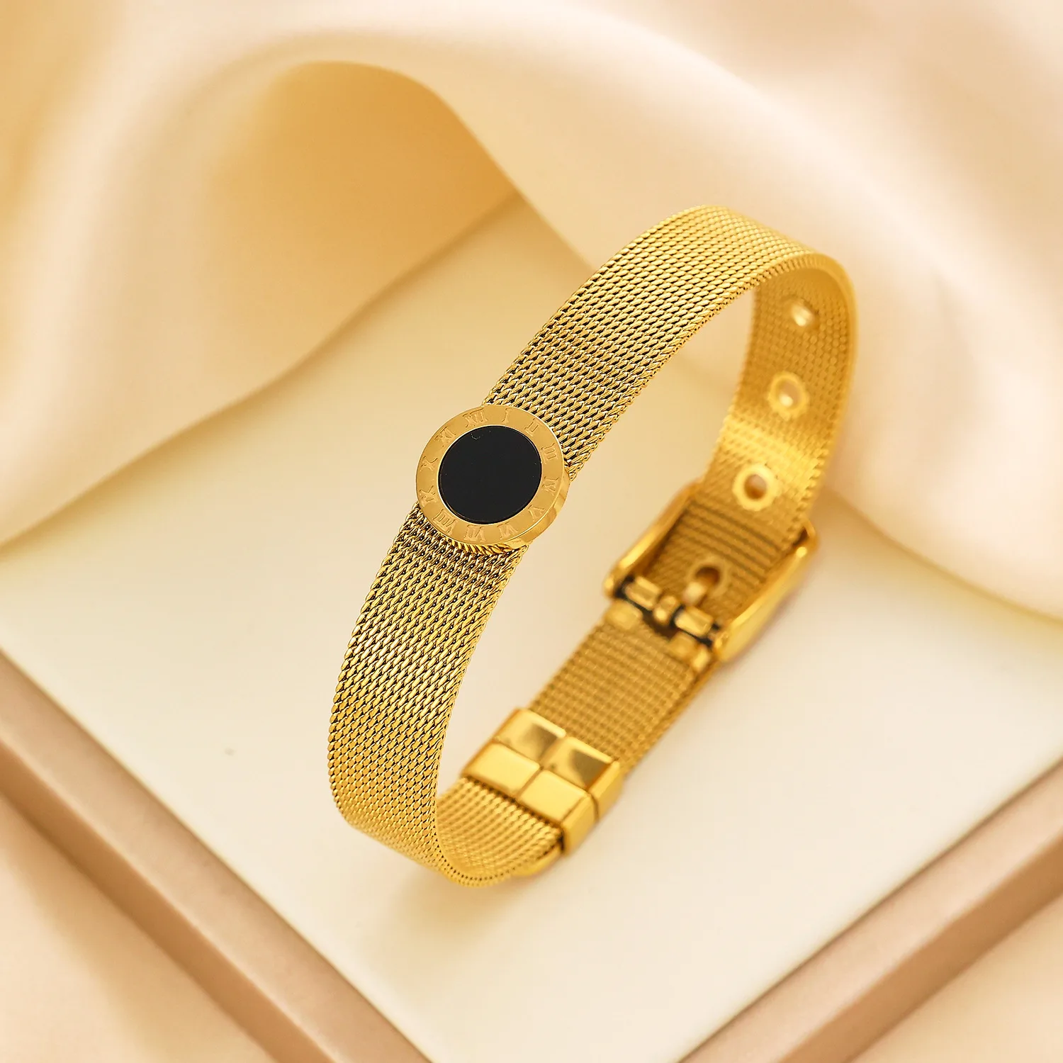 Браслет из титановой стали с эмалью и позолотой 18 карат