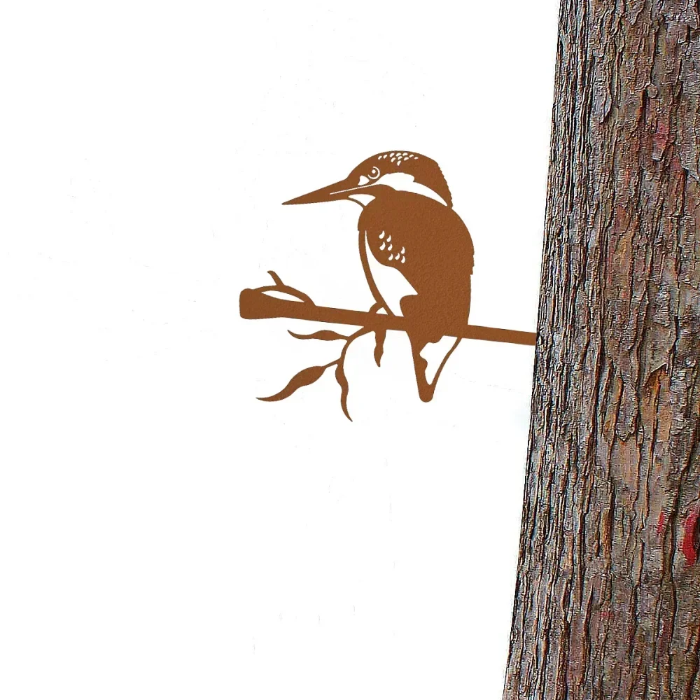 Увлекательная птичья железная произведения искусства – сад и двор усталости.