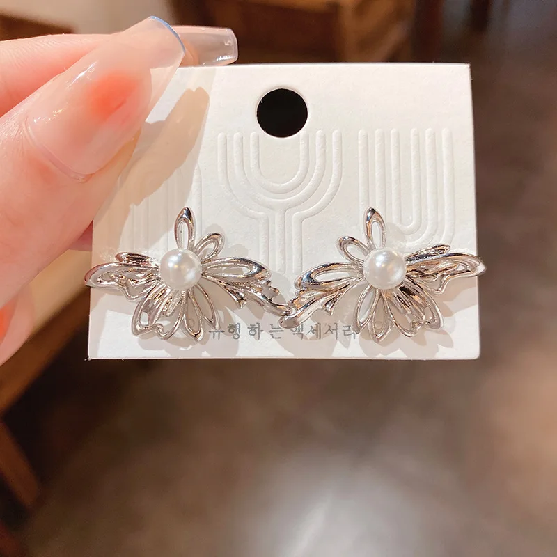 

Silver Needle Pearl Butterfly Earrings Ins Small Wind, Fresh And Sweet Fashion Earrings, Niche Design Sense, Versatile
