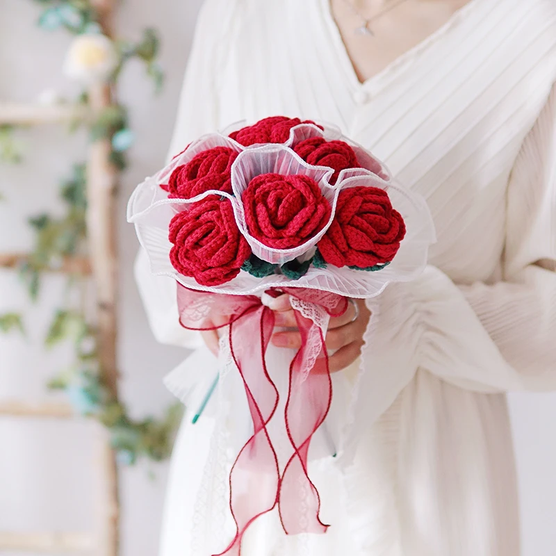 

Finished Hand-Knitted Woolen Artificial Hold Rose Bouquet Never Dies Handmade Simulated Flowers For Wedding Valentine's Day Gift