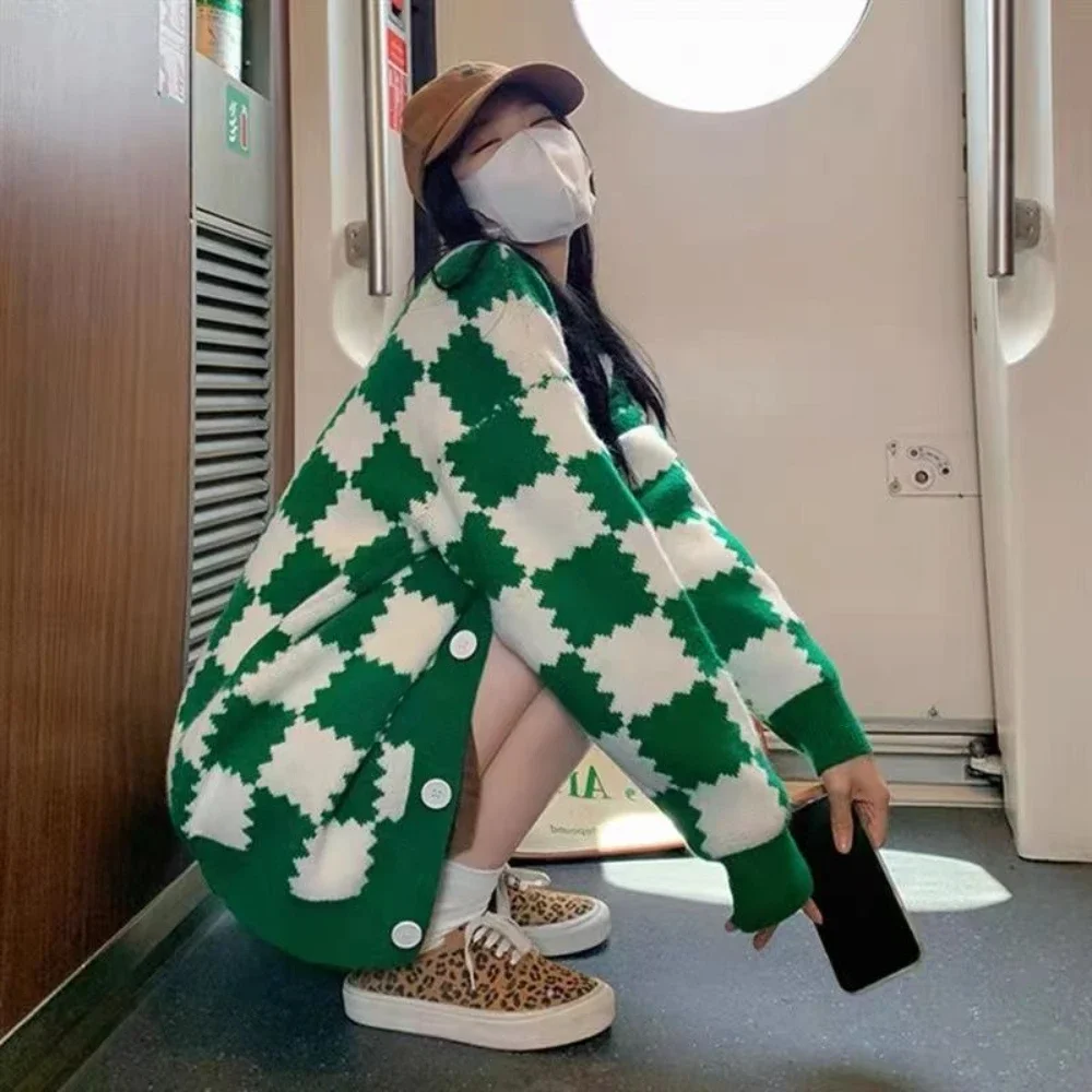 Женский трикотажный кардиган в клетку зеленый свитер с V-образным вырезом