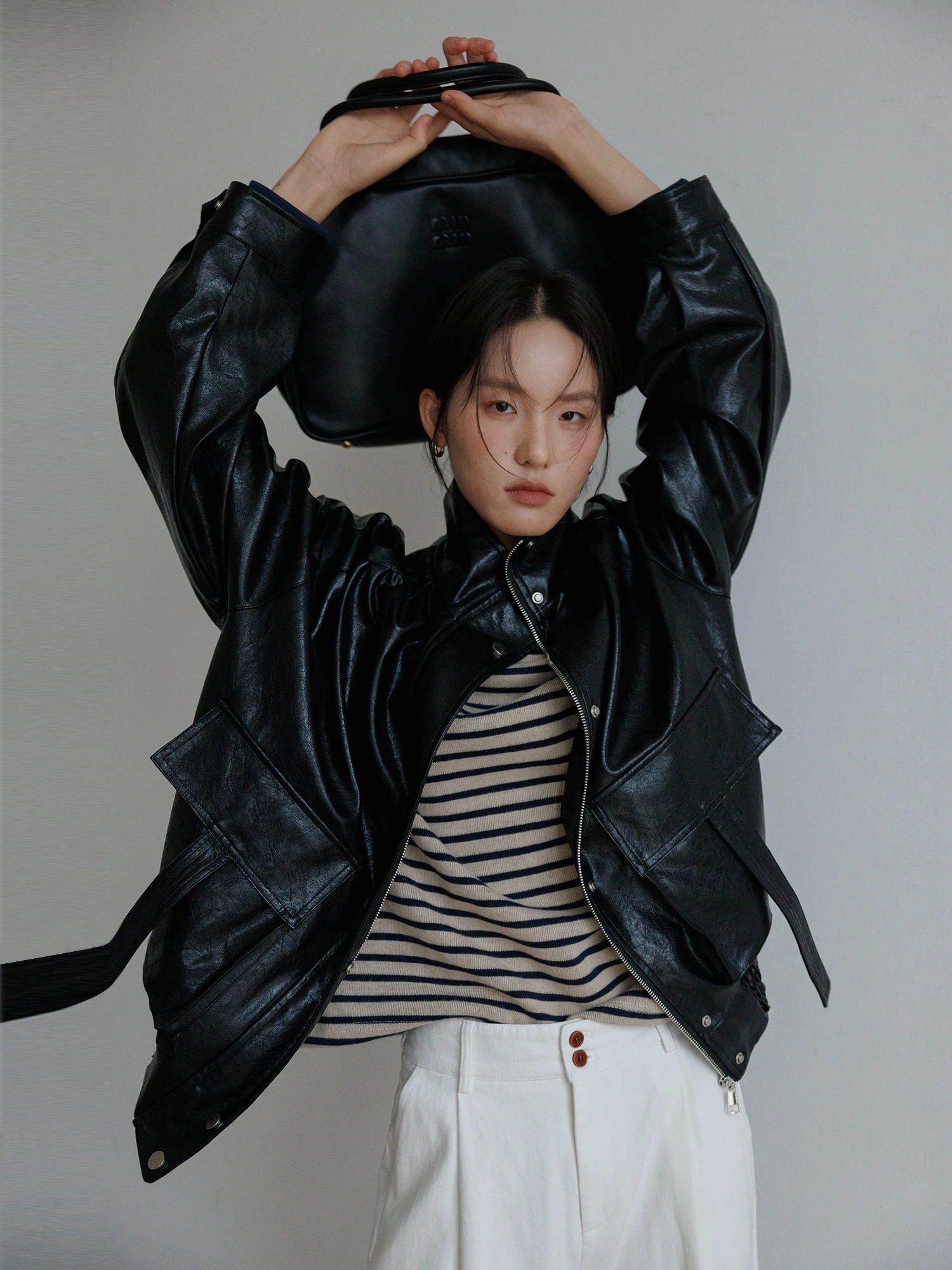 Дизайнерское свободное кожаное пальто верхняя одежда женская осень и зима 2024