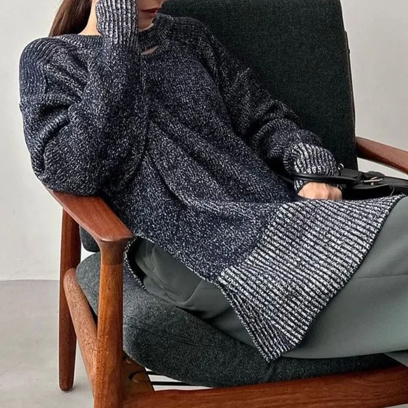 Женский трикотажный свитер с разрезом спереди и сзади длинным рукавом