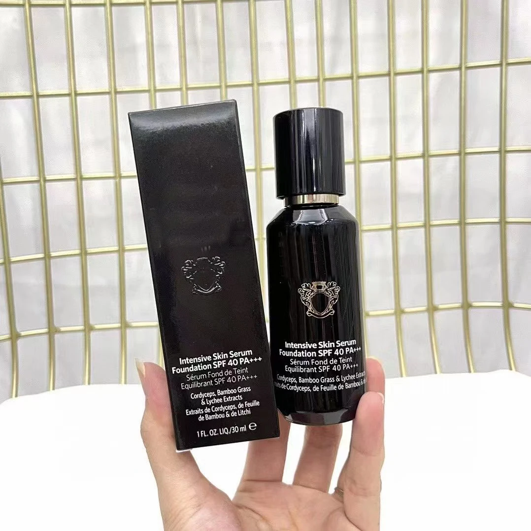 

Основа для макияжа, тени для век, тушь для глаз, сыворотка для кожи, тональная туба, мыло