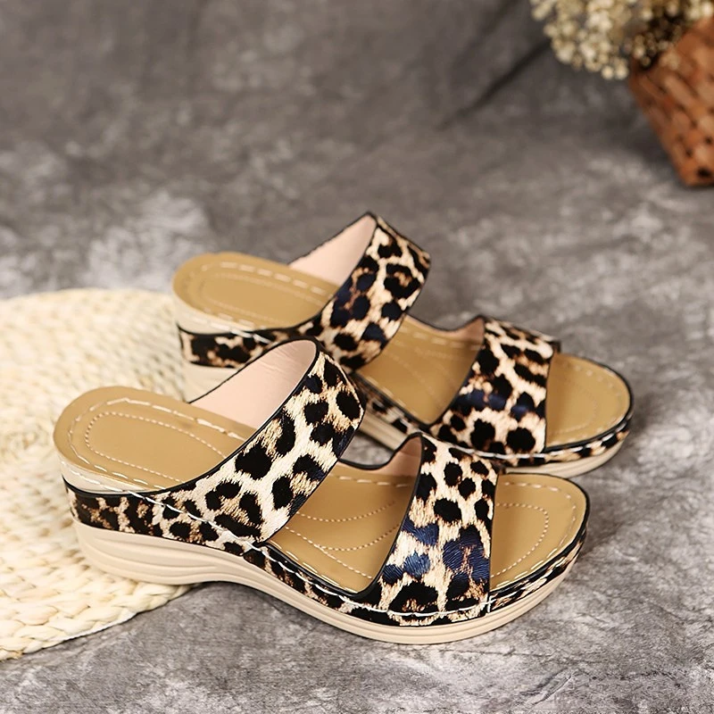Retro Slippers for Women Summer Platform Sandals 2023 New Leopard Print Snake Pattern Women Shoes Comfy Wedges Beach Slippers