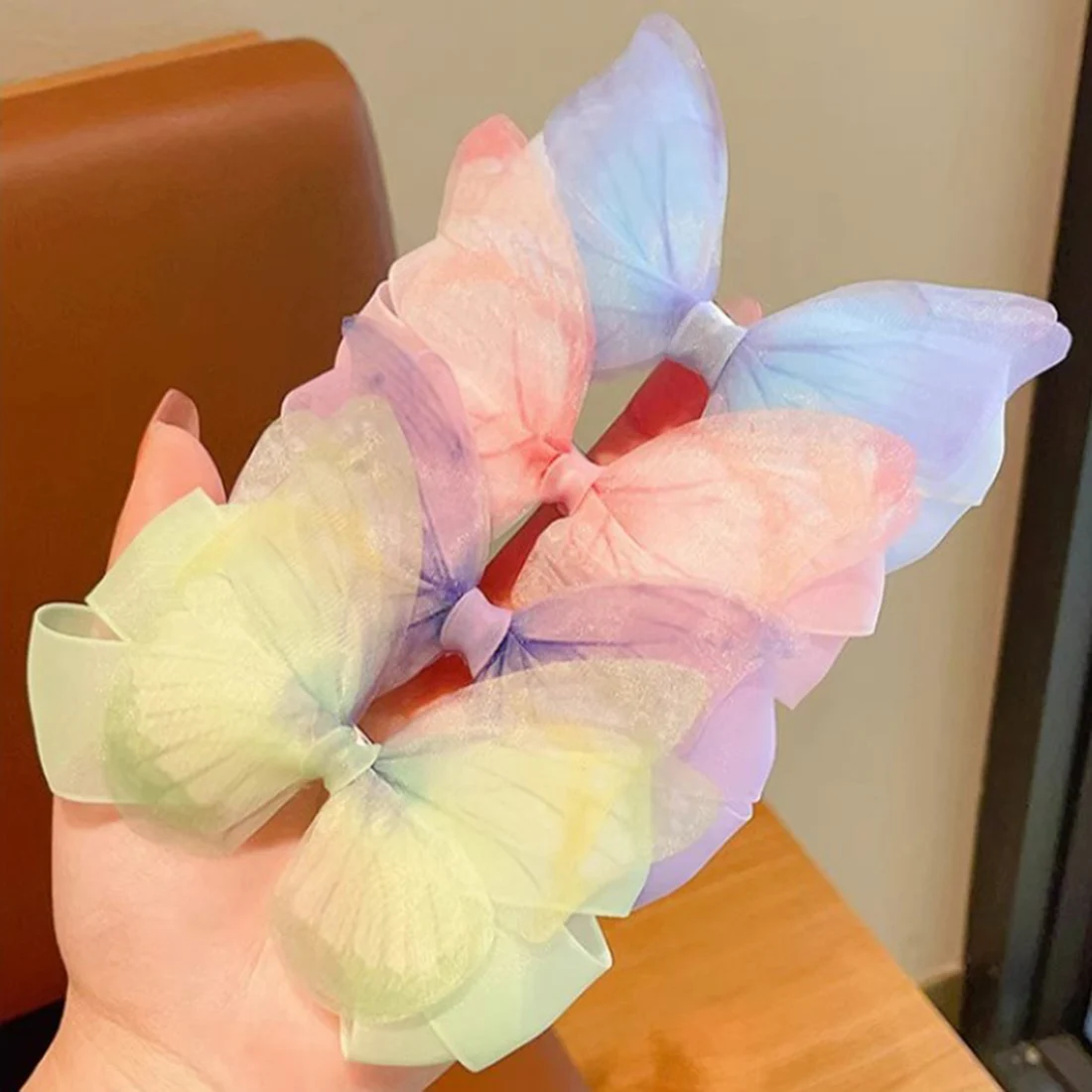 Рисунок 3 - Детские заколки для волос с вышивкой