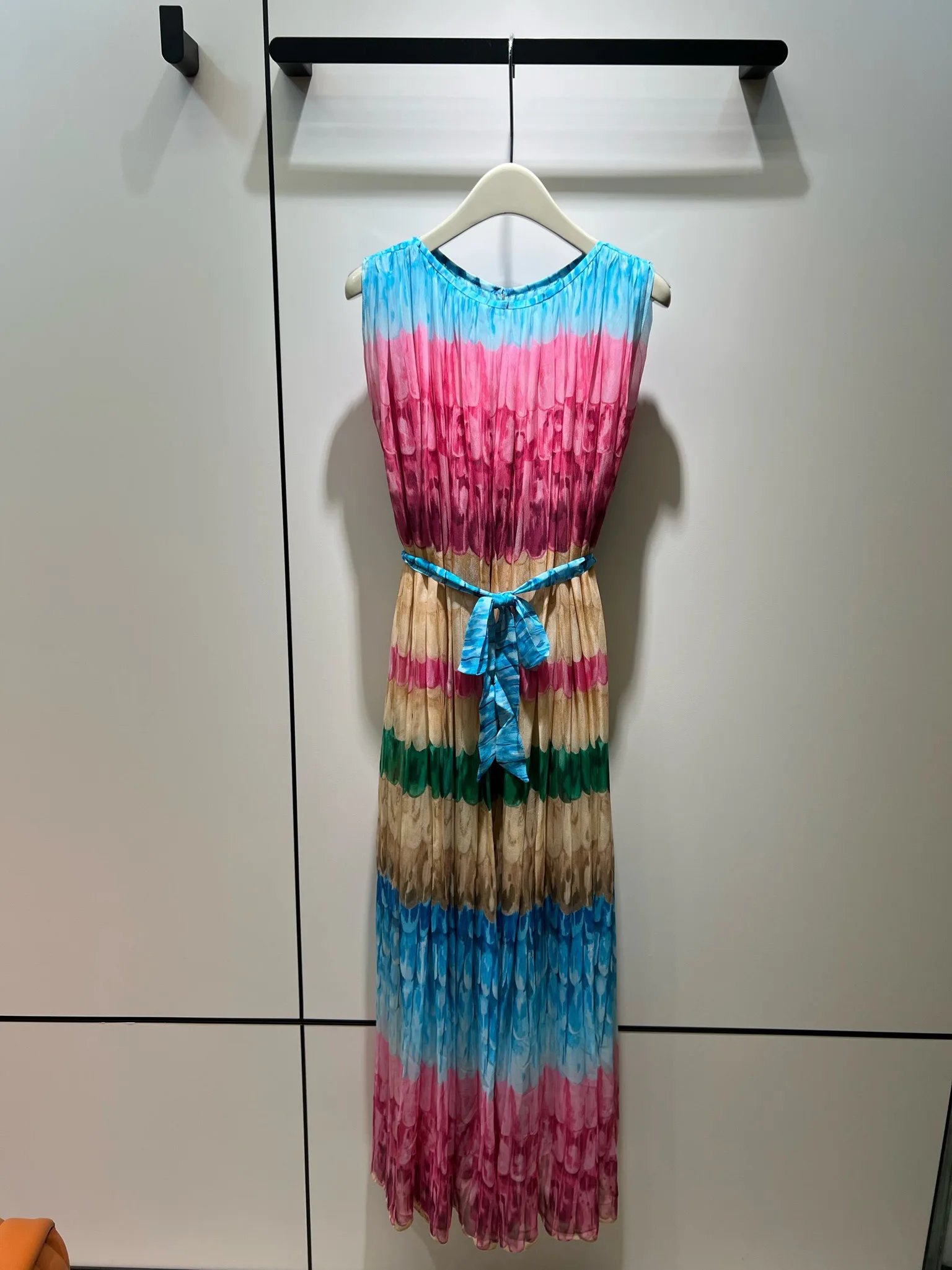 

2023 spring and summer women's clothing fashion new Gradient Coloring Feather Printed Silk Dress 0526