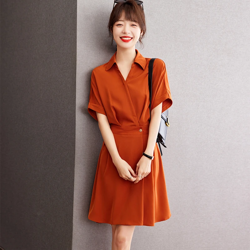 

Модное летнее женское платье с полуоткрытым воротником, дизайн талии и гладкая текстура для ежедневного использования в элегантном стиле