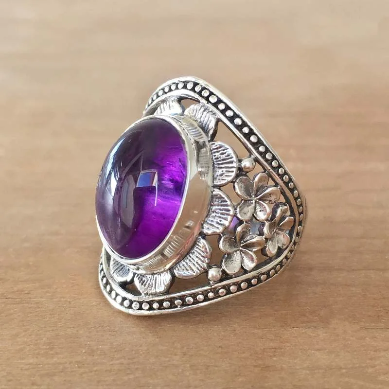 

Vintage Metal Hand Carved Flower Cutout Ring Inlaid Amethyst Women's Party Ring