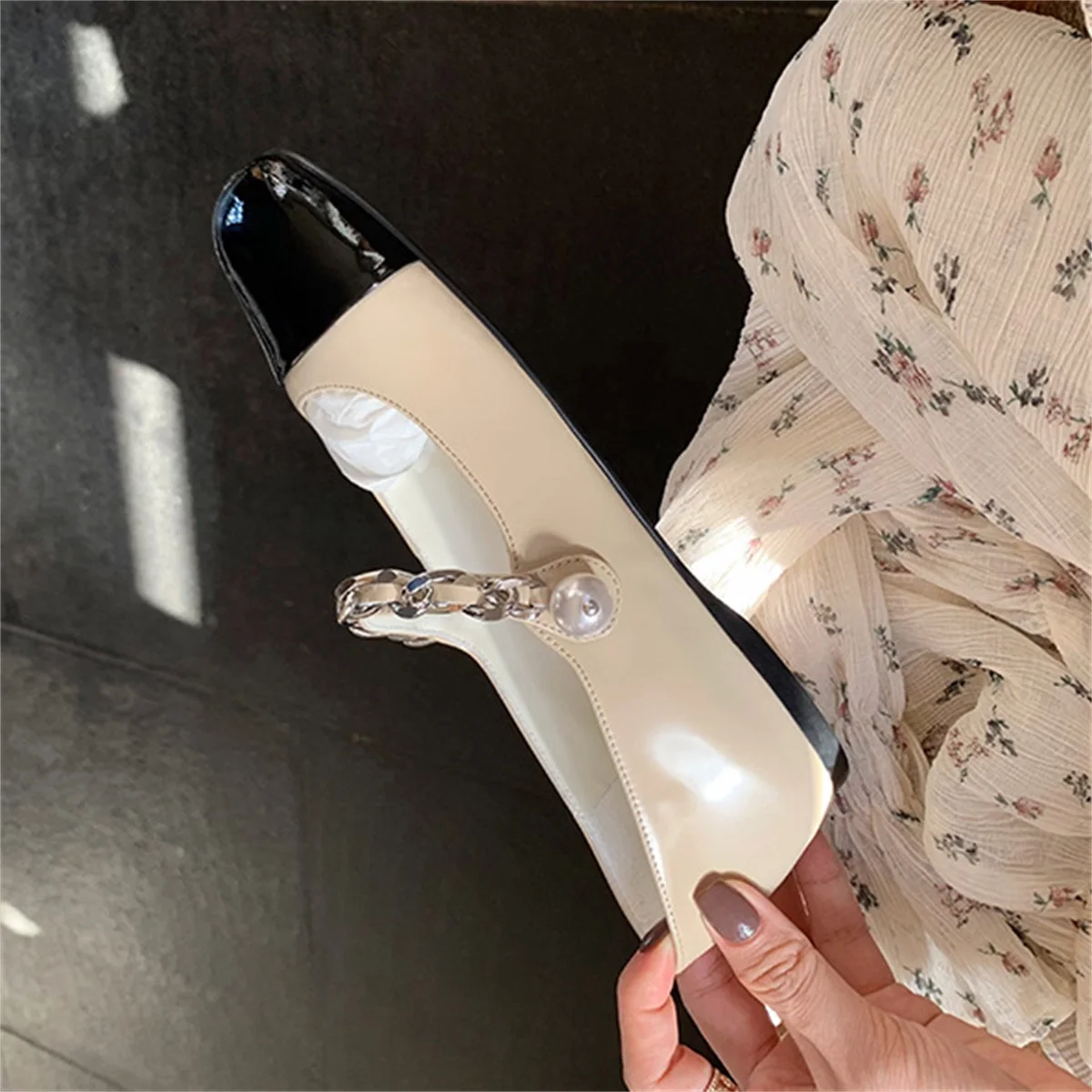 Summer Autumn Fashion Women Flat Shoes High Quality Patent Leather Fabric Comfortable Lining Round Toe Women's Shoes