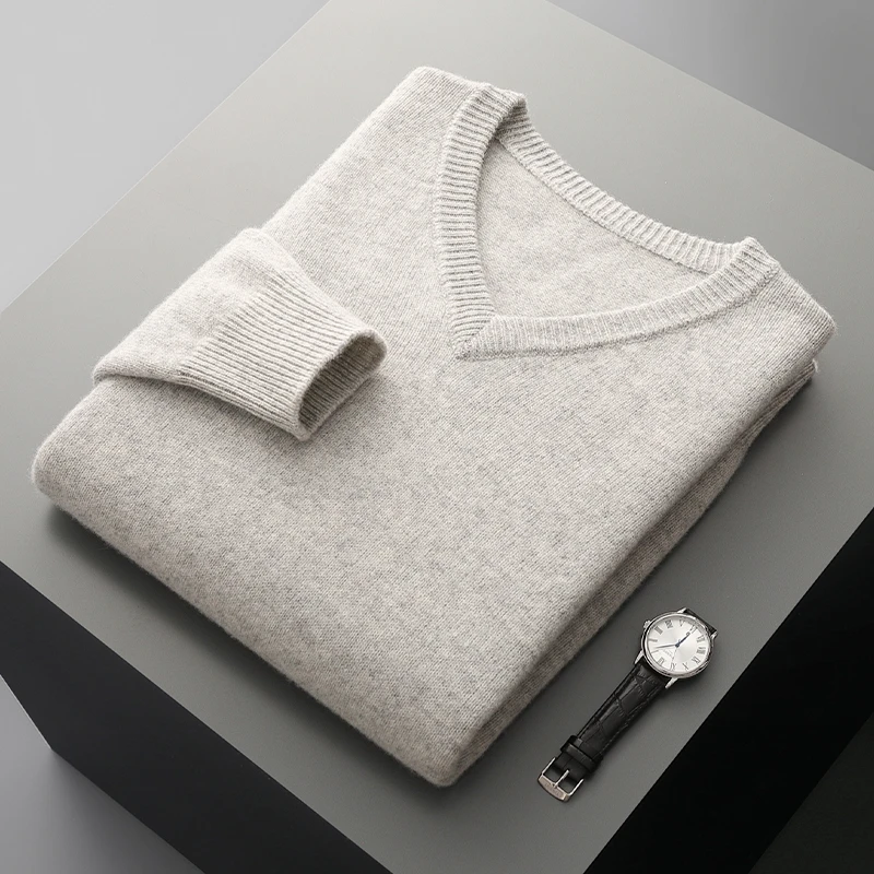 Мужской свитер с v-образным воротником