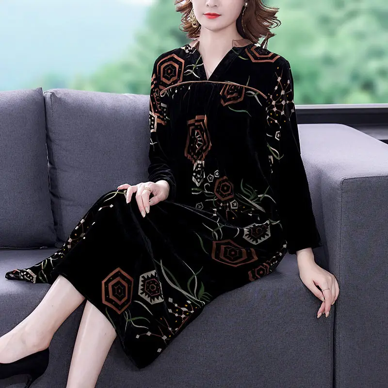 

Large Size Gold Velvet Dress Women Retro Print Temperament Loose Midi V-Neck Long Sleeve Vintage Korean Fashion Clothing H727