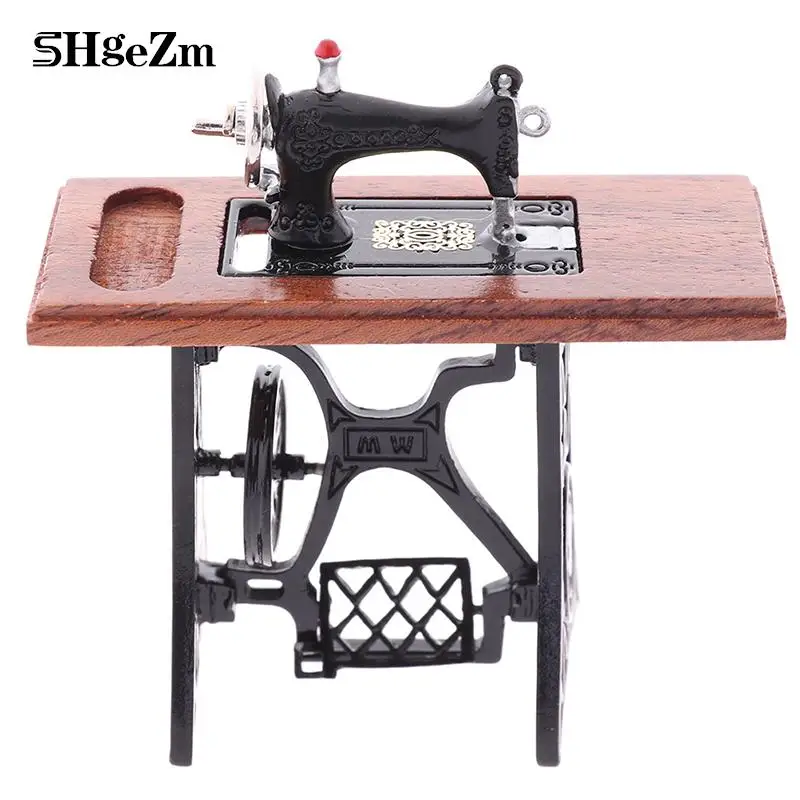 

1Pc Miniature Sewing Machine With Cloth For 1/12 Scale Dollhouse Decoration