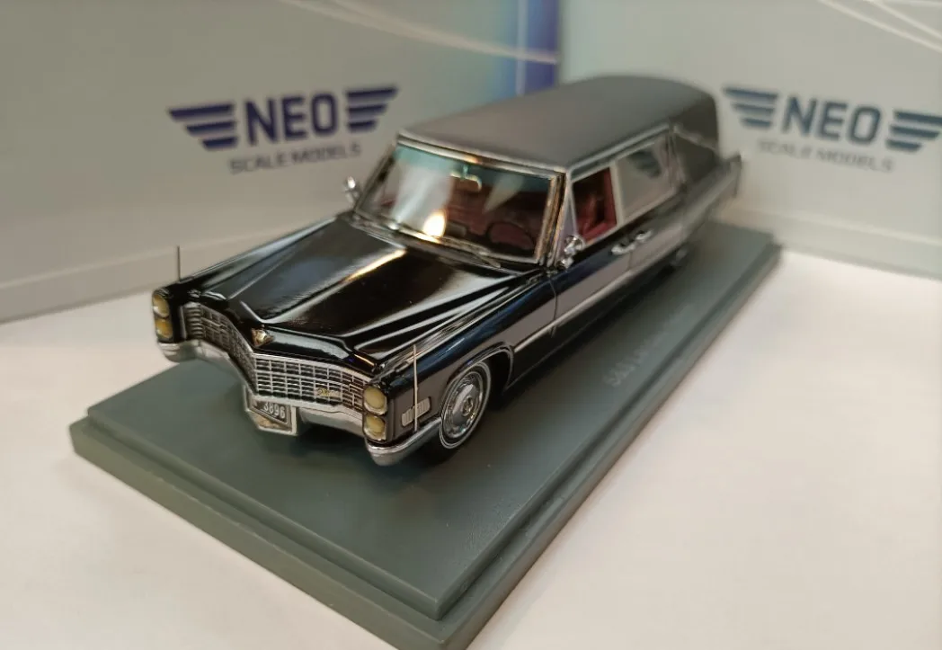 

Neo 1/43 Cadil ~ ac Fleetwood S & S Landau Hearse Model