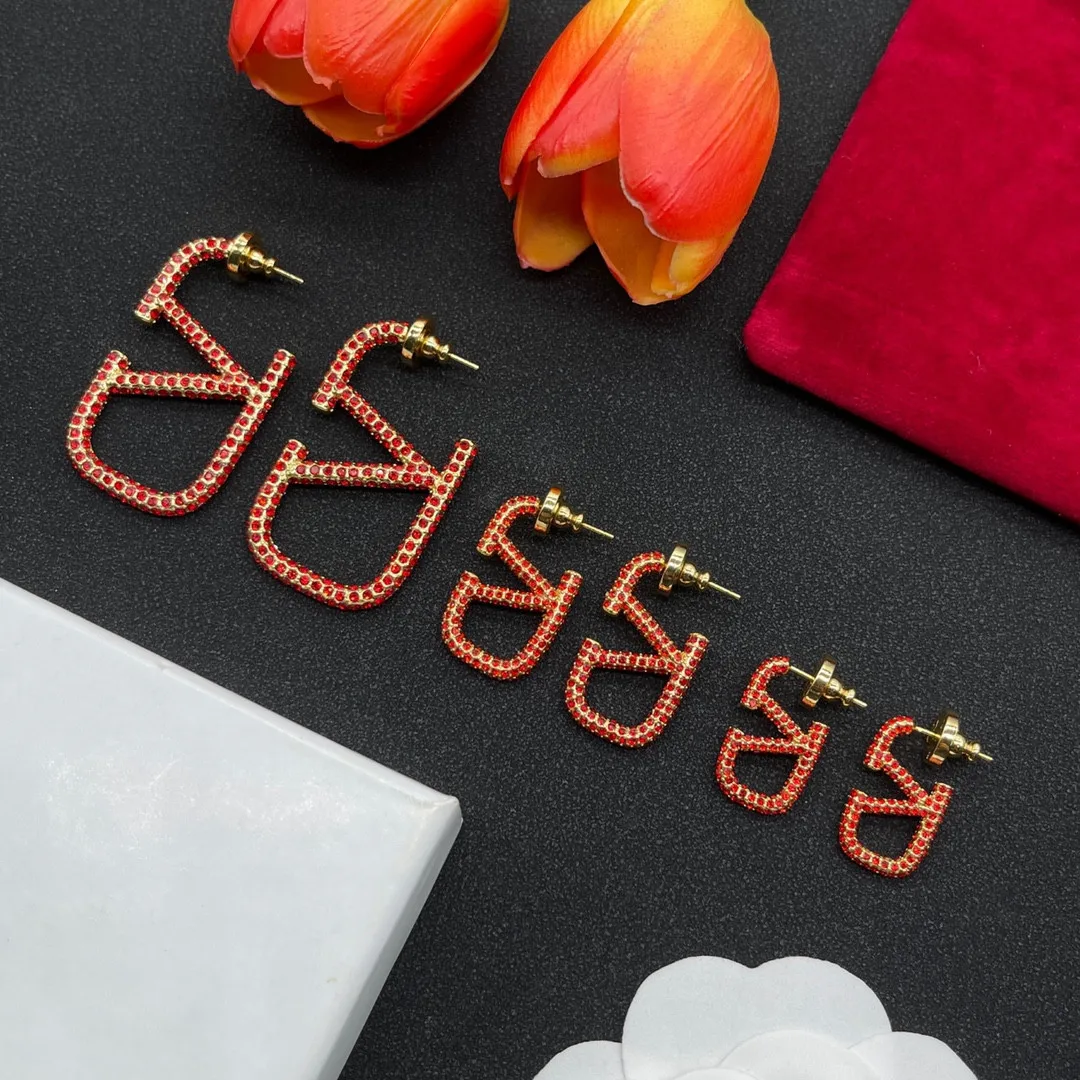 

European and American fashion retro V-shaped colored earring necklace