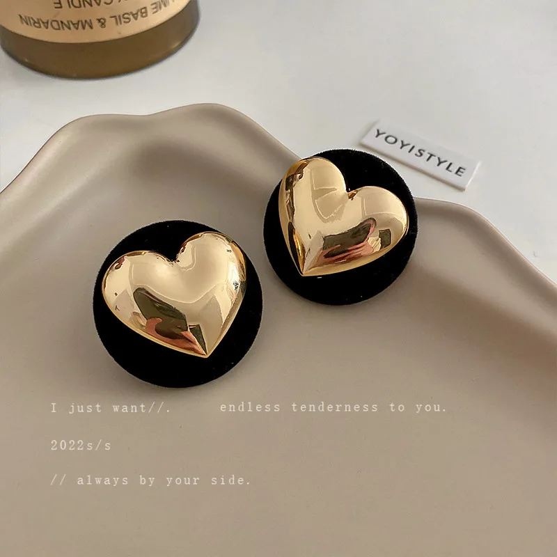 

Exaggerated Metal Wind Heart Geometric Earrings Retro Temperament Earrings Fashion Design Atmospheric Earrings Women