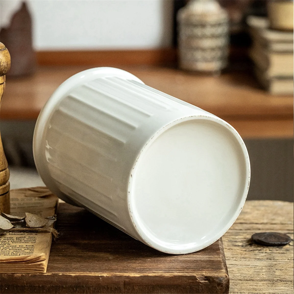 Простой рельефный белый зеркальный большой керамический кухонный нож вилка и