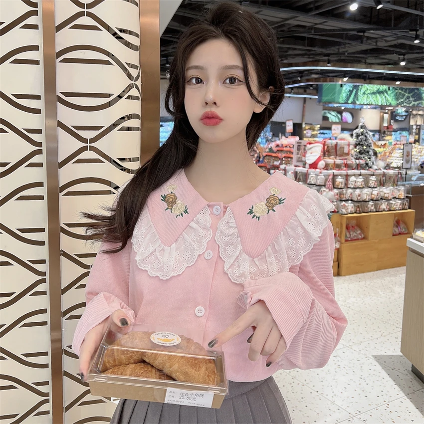 Женская свободная однобортная рубашка в стиле ретро с вырезами и деревянными