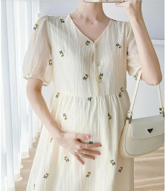 w ciąży Letnia moda Słodka haftowana sukienka z dekoltem szpic Puff Sleeve V-Neck Kwiatowa plisowana Ciążowe sukienki wakacyjne