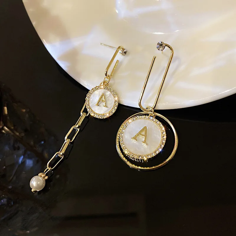 

Minar Stylish Asymmetric Letter Print White Round Shell Pendant Earring for Women Girls Gold Color Chain Tassel Earrings Jewelry