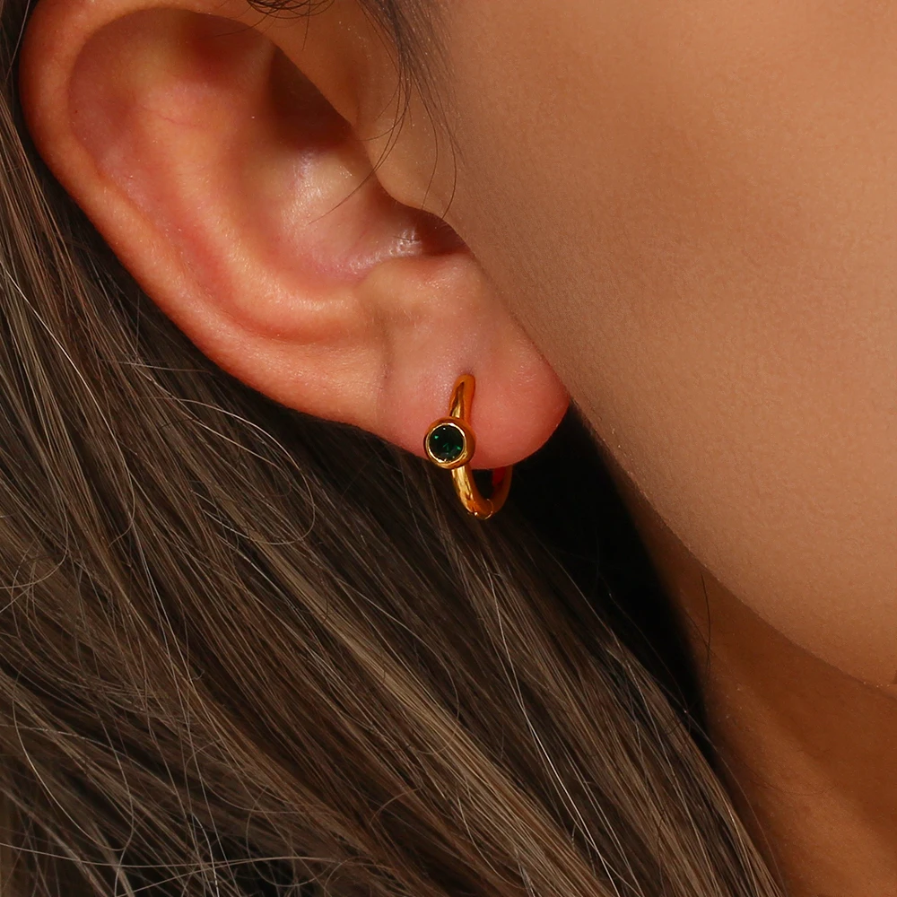 

.Small Round Cubic Zirconia Stone Huggies Earrings For Girl Classical Black White Stainless Steel Small Hoop Earrings For Women