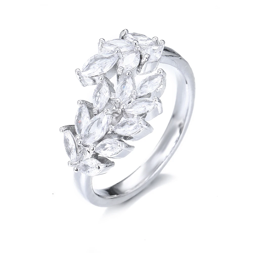

Bettyue New Arrival Charming Leaves Shape Design Ring With Shiny Zirconia Decoration Female Noble Wedding Party Delicate Jewelry