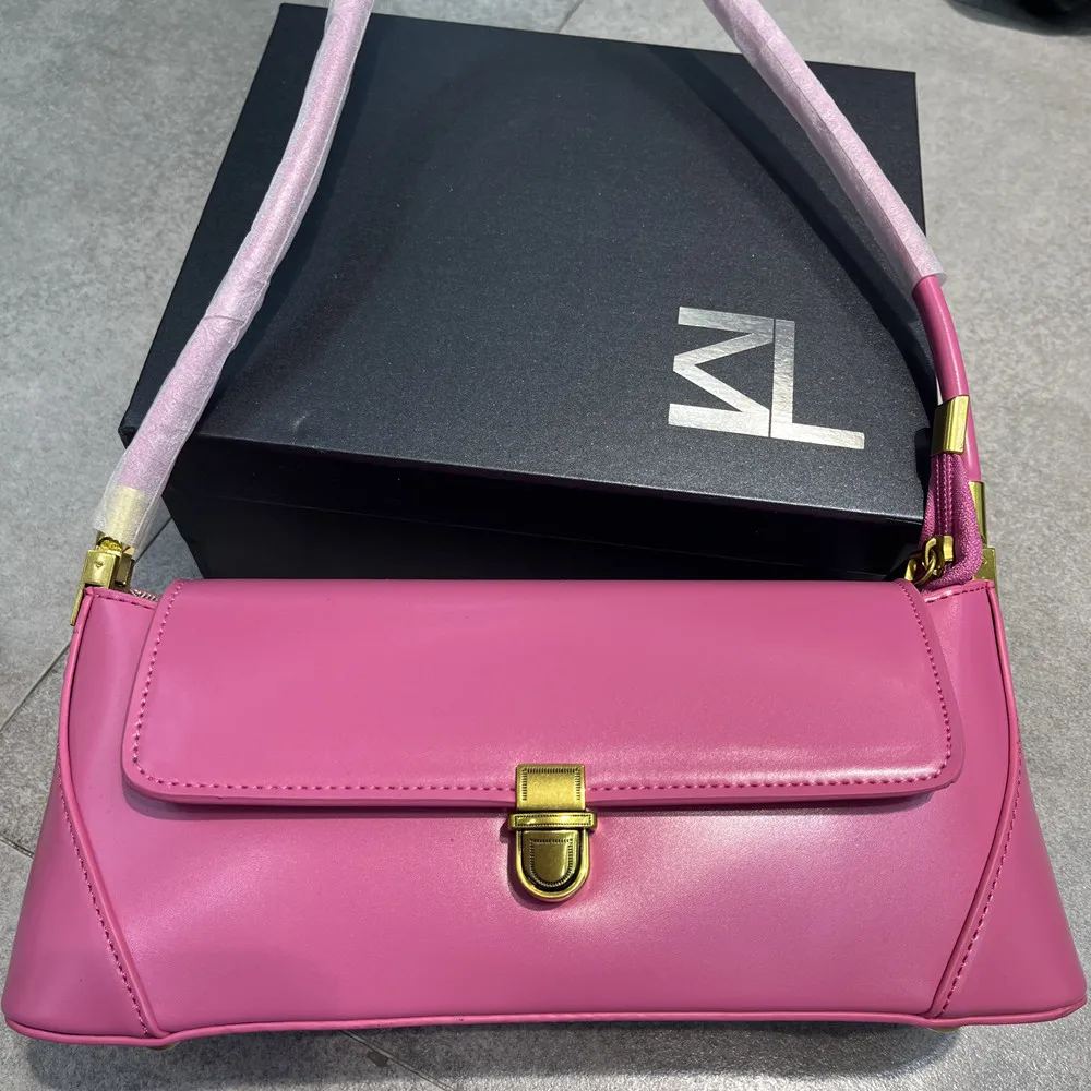 

2022 New Trendy Underarm Bag Middle-aged Baguette Bag Shiny Fashion All-match Shoulder Bag