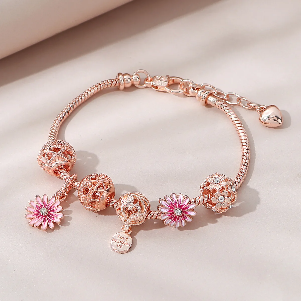 

2023 new hollowed out diamond flower ball sweet girl wind ins fashion blogger the same pink gradual color Daisy bracelet