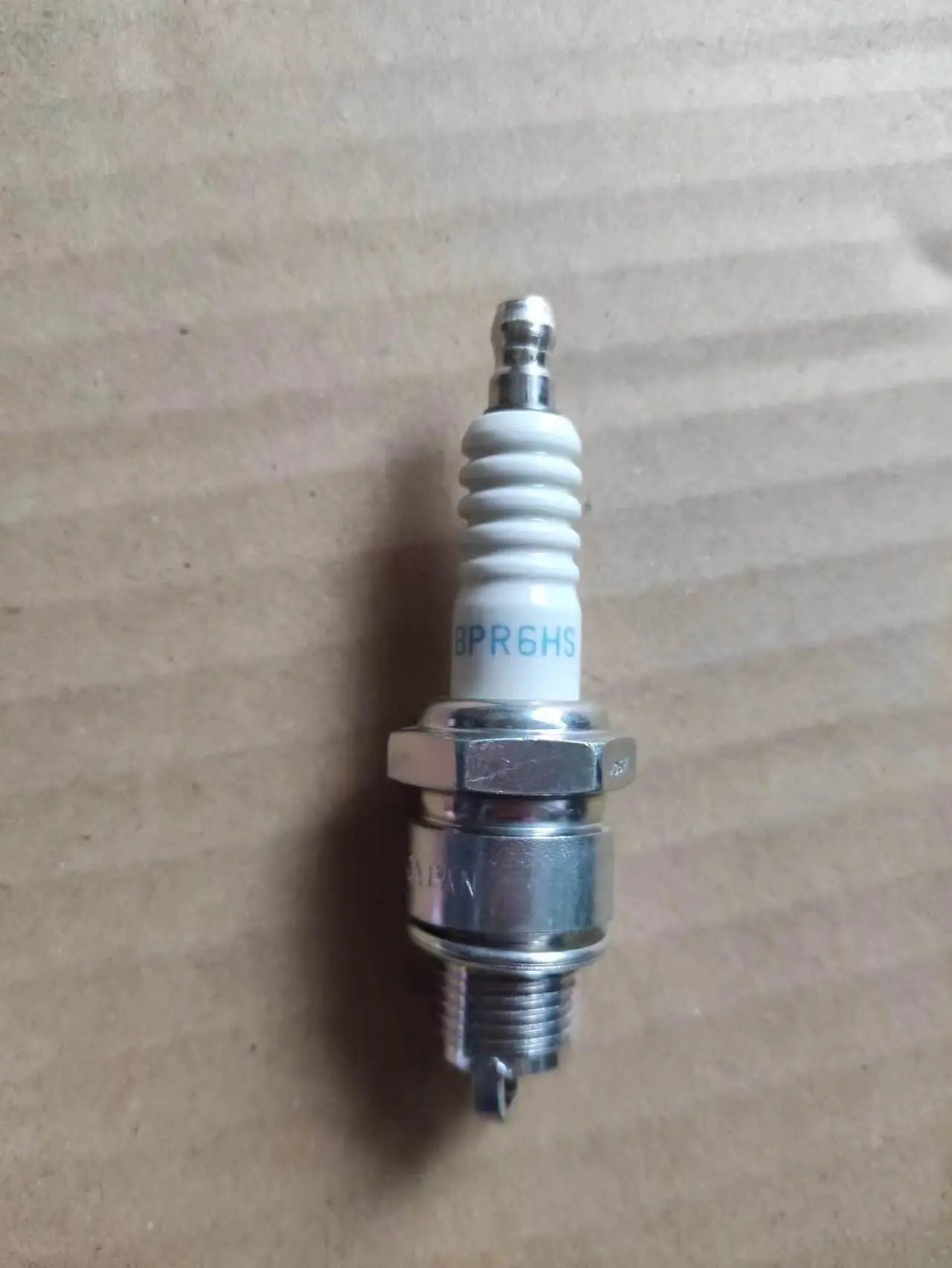 

BPR6HS SPARK PLUG FITS EF2000IS EF1000FW GENERATOR