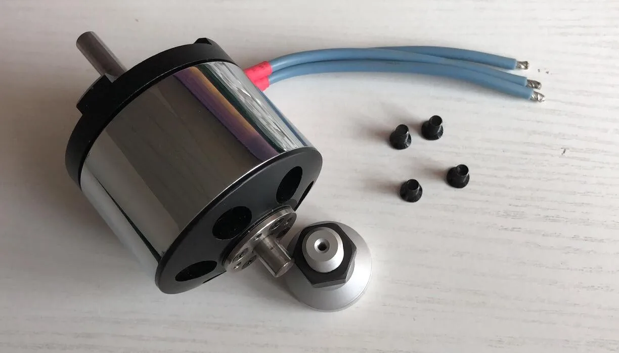 

Бесщеточный двигатель N5330(6360) 220KV 10S для самолета с фиксированным крылом 75-85 дюймов DUALSKY SUNNYSKY hobbywing